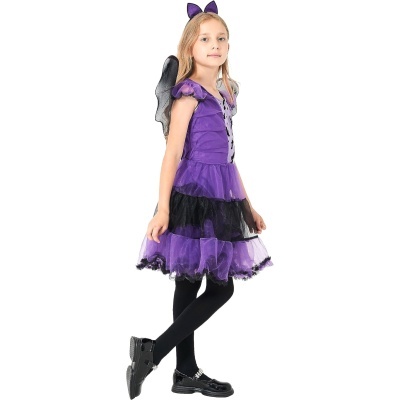 Menina fantasia fada roxa com asas e laço
