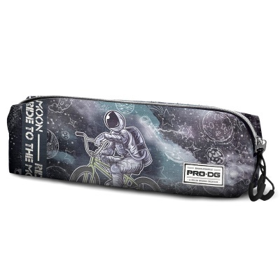 estojo escolar azul escuro com desenho de astronauta e estrelas