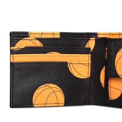 Carteira preta com padrão de bolas de basquetebol laranja