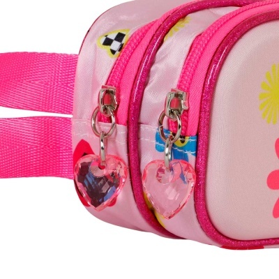 Bolsa rosa clara com fechos de correr e puxadores em forma de corações cor-de-rosa