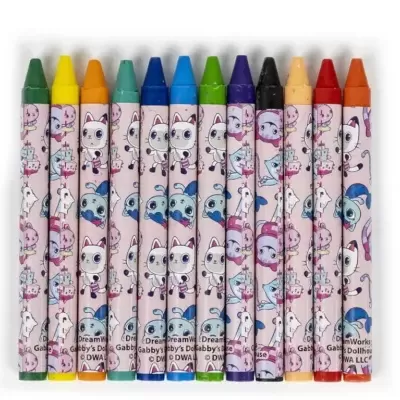 Lápis de cera coloridos com desenhos de gatos na embalagem