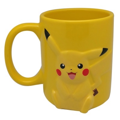 Caneca amarela com design em relevo do Pikachu
