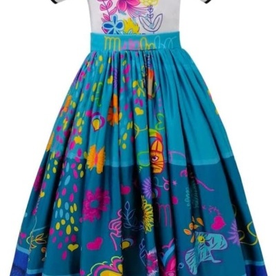 Vestido longo infantil branco e azul com estampas coloridas de flores e borboletas
