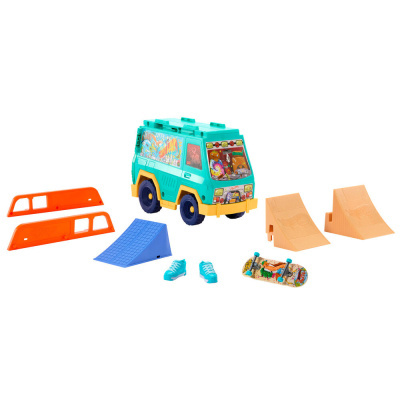 Conjunto de brinquedo carrinha, rampas, skate e sapatilhas