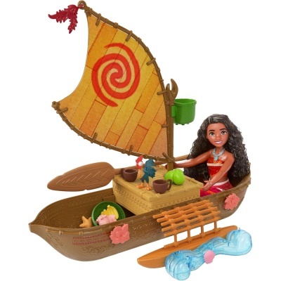 Boneca em barco com vela e acessórios coloridos