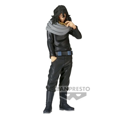 Figura coleccionável de personagem anime preto com cachecol cinzento.