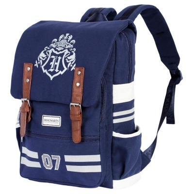 Mochila azul escura com logo Hogwarts e número 07