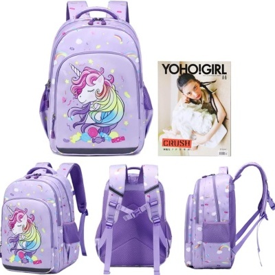 Mochila lilás com unicórnio colorido e revista YOHO!GIRL