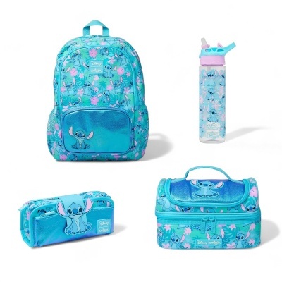 Conjunto azul com mochila, garrafa, estojo e lancheira estampados com Stitch.