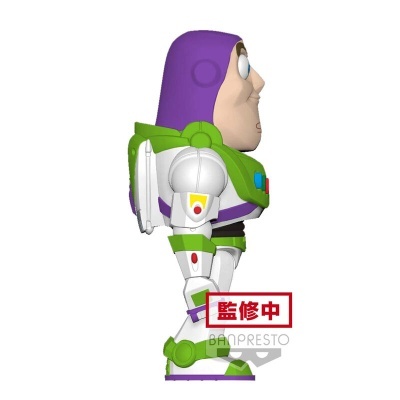 Figura de ação de Buzz Lightyear com capacete púrpura e roupa branca e verde