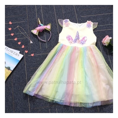 Vestido infantil colorido com tema unicórnio e tiara combinando