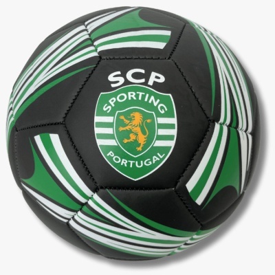 Bola de futebol preta e verde com logotipo do Sporting Portugal