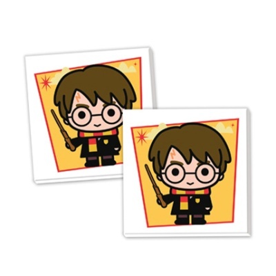 Adesivos quadrados com ilustração de personagem com óculos e varinha