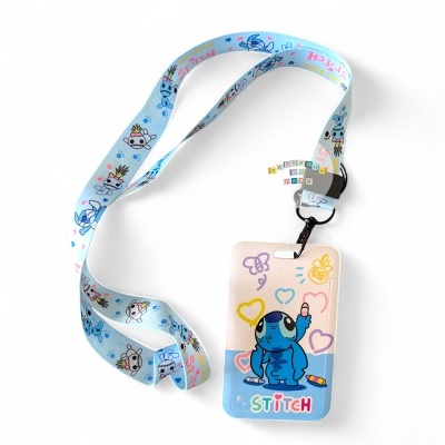 Cordão azul com personagens Stitch e suporte de cartão com ilustração colorida de Stitch