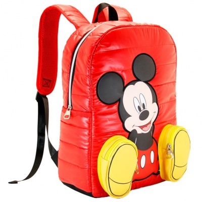 mochila vermelha com estampa do Mickey Mouse e bolsos amarelos em forma de sapatos