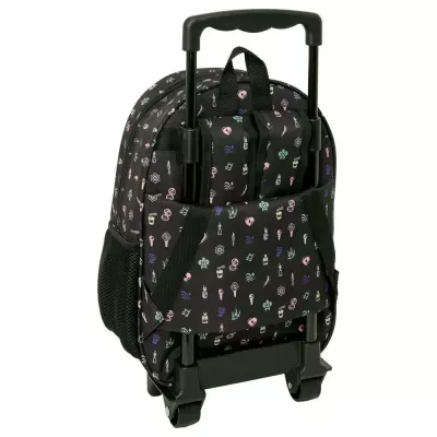 Mochila de rodinhas preta com padrão colorido e alça de transporte