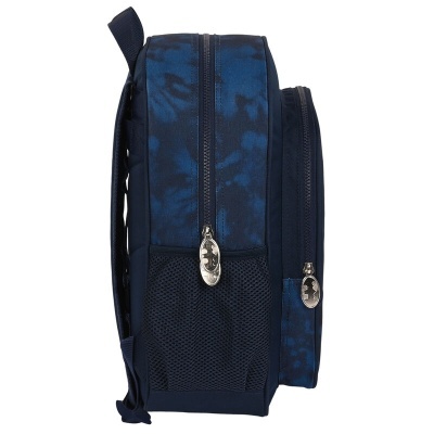 Mochila azul escura com padrão azul claro de perfil