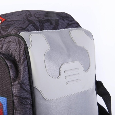 Mochila cinzenta com padrão floral preto e detalhe frontal cinza claro