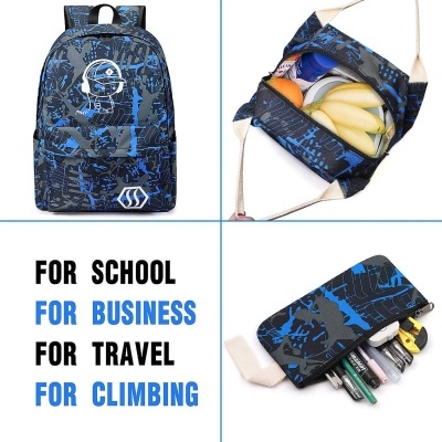 Mochila azul e preta com padrão e estojo com canetas