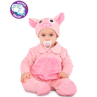 Bebé vestido com fato cor de rosa de pelúcia com orelhas e focinho de porco no capuz