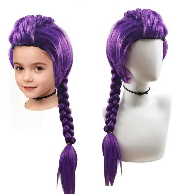 Peruca sintética roxa com trança lateral em manequim e criança