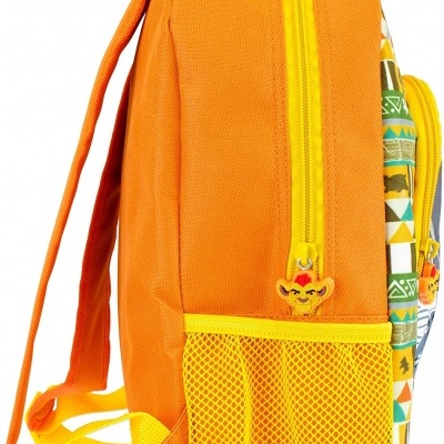 Mochila laranja com bolso em rede lateral e puxador amarelo