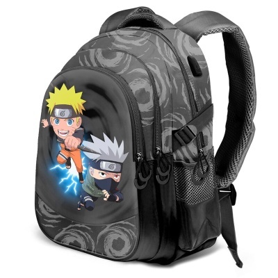 Mochila preta com personagens de anime caricaturados na frente