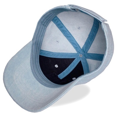 Boné azul claro visto por dentro com aba curva e costuras
