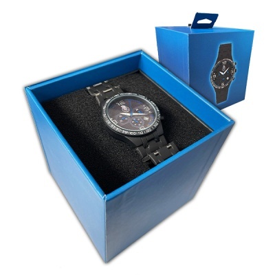 Relógio de pulso preto em caixa azul com embalagem