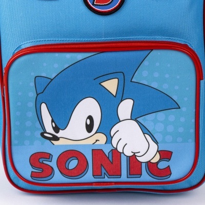 Mochila azul com bolso frontal com imagem do Sonic e texto SONIC