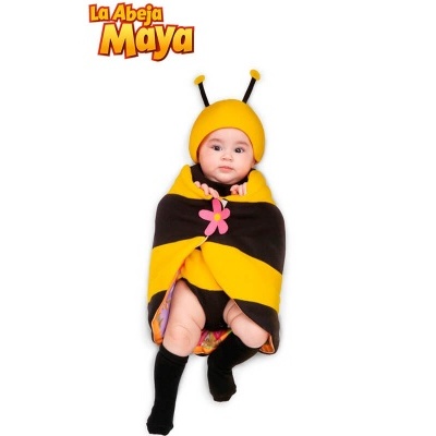 Bebé vestido com fato de abelha amarelo e preto com chapéu e antenas, sobre fundo branco, com logótipo La Abeja Maya
