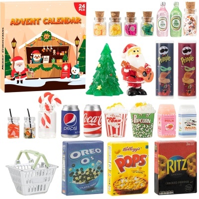 Conjunto de miniaturas de produtos alimentares e natalícios para calendário do advento