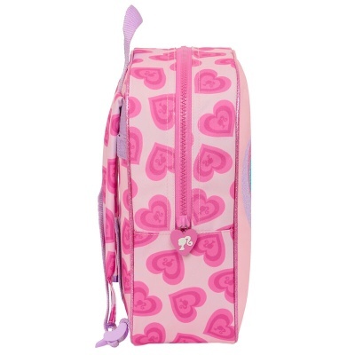 Mochila infantil rosa com corações em padrão repetido e zíper rosa.