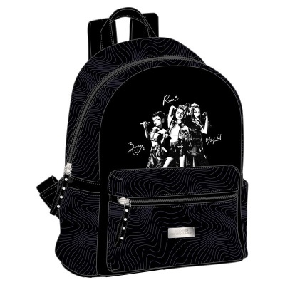 Mochila preta com padrão branco e estampa de três mulheres com assinaturas