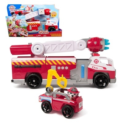 Brinquedo de caminhão de bombeiros e veículo pequeno com personagem canina