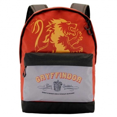 mochila vermelha e cinzenta com estampa de leão amarelo e texto GRYFFINDOR