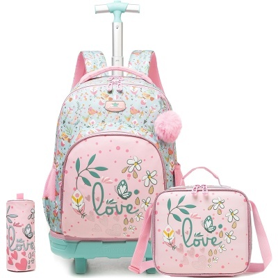 Conjunto escolar rosa e azul com mochila de rodinhas, lancheira e porta-garrafas decorados com flores e 'love'.