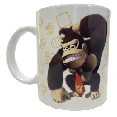 Caneca branca com imagem do personagem Donkey Kong de videojogo