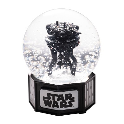 Globo de neve preto com figura de nave espacial e logo STAR WARS