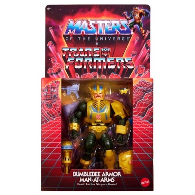 Figura de ação Bumblebee Armor Man-At-Arms em embalagem Masters of the Universe x Transformers