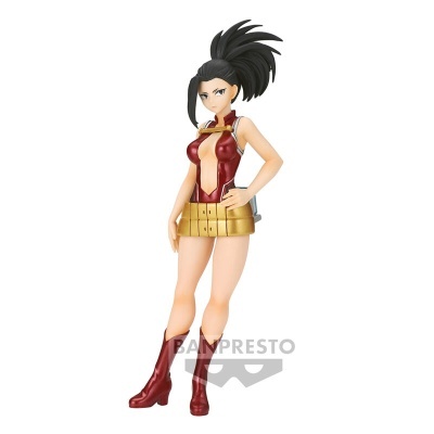 Figura colecionável Banpresto de personagem feminina com roupa vermelha e dourada