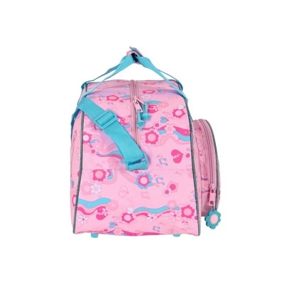 Mala ou mochila rosa com padrões de flores, corações e notas musicais e alça azul.