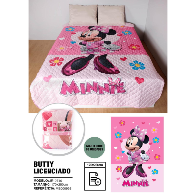 Colcha acolchoada rosa com estampa da Minnie e flores, com embalagem visível