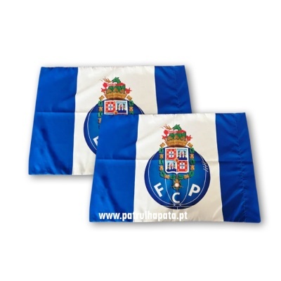 Duas almofadas com a bandeira do Futebol Clube do Porto e brasão central