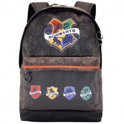 Mochila preta com escudos das casas de Hogwarts e texto HOGWARTS