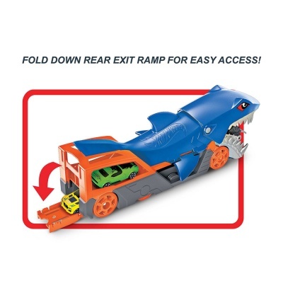 Carro de brinquedo em forma de tubarão azul com rodas laranja e rampa traseira dobrável