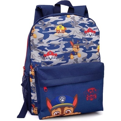 Mochila azul com padrão camuflado e personagens da Patrulha Pata