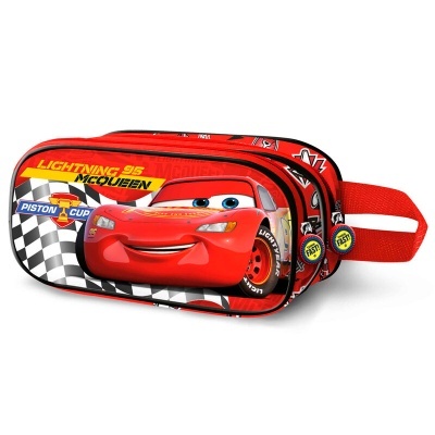 Estojo escolar vermelho com imagem de Lightning McQueen e texto 'LIGHTNING 95 MCQUEEN'