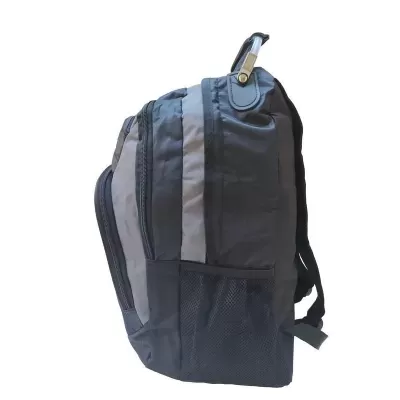 Mochila preta e cinzenta com vários compartimentos e bolso lateral em rede