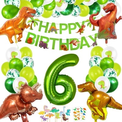 Decoração de aniversário com balões verdes, dourados e banner Happy Birthday com dinossauros